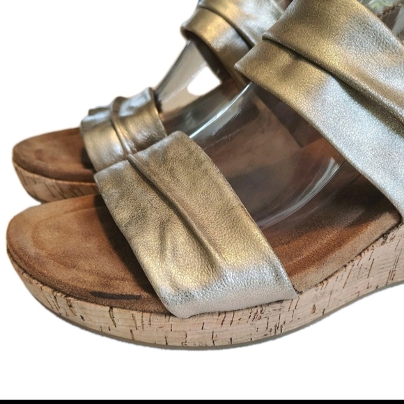 Womens Cork Wedge Comfort Sandals Size 9.5 Gold Metallic Slingback Platform - Picture 11 of 11